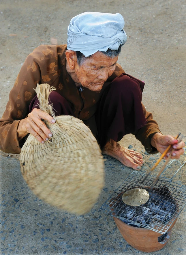 Mẹ nướng bánh