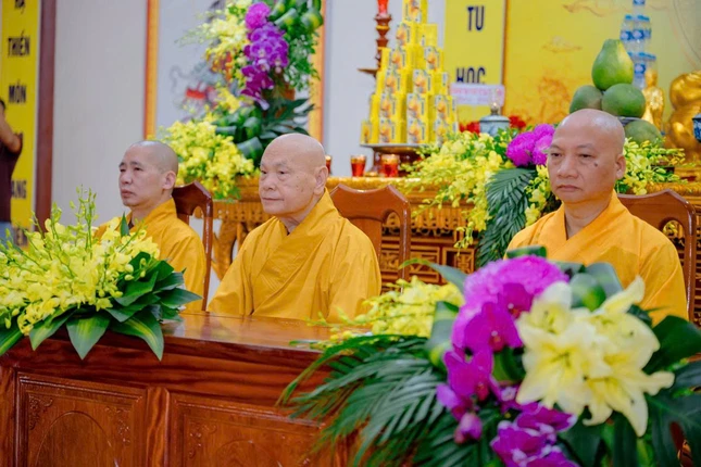 Trưởng lão Hòa thượng Thích Thiện Nhơn quang lâm chứng dự Trưởng lão Hòa thượng Thích Thiện Nhơn quang lâm chứng dự