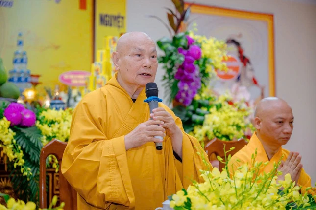 Trưởng lão Hòa thượng Chủ tịch Hội đồng Trị sự ban đạo từ Trưởng lão Hòa thượng Chủ tịch Hội đồng Trị sự ban đạo từ