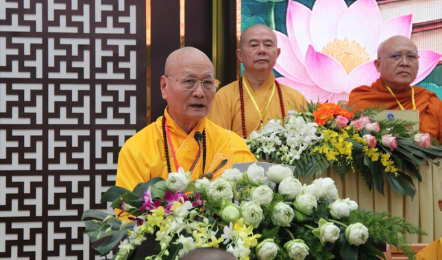 Hòa thượng Thích Hải Ấn đọc diễn văn khai mạc.