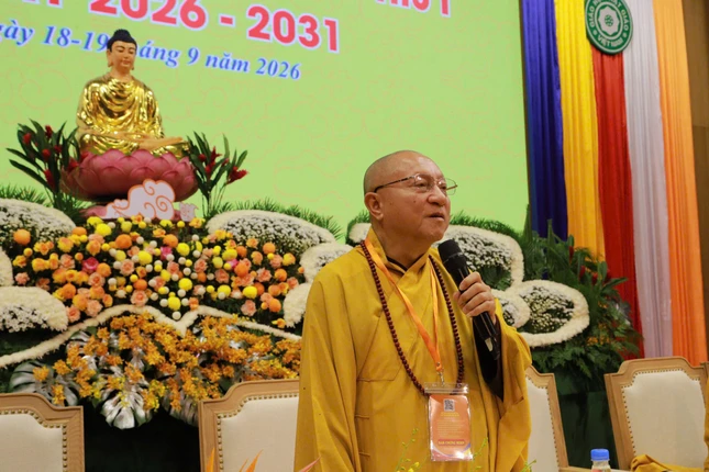 Hòa thượng Thích Gia Quang lấy ý kiến đại hội về danh sách nhân sự tham gia Ban Trị sự GHPGVN tỉnh Lào Cai, nhiệm kỳ 2026-2031