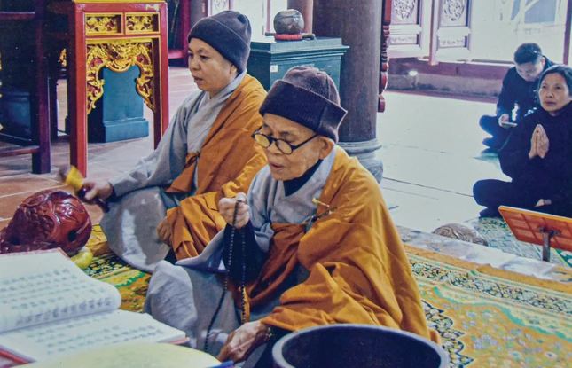 Giây phút yên bình của vị Ni trưởng ngoài 100 tuổi ở chùa Tranh Giây phút yên bình của vị Ni trưởng ngoài 100 tuổi ở chùa Tranh