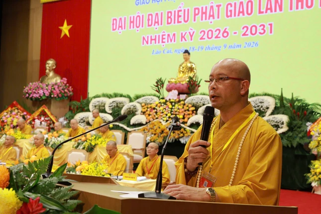 Thượng tọa Thích Minh Huy trình bày dự thảo phương hướng hoạt động Phật sự nhiệm kỳ 2026-2031