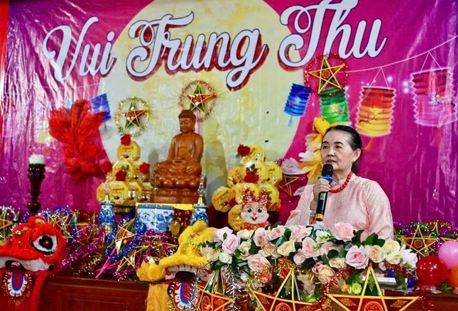 Cư sĩ Diệu Nhân phát biểu khai mạc Cư sĩ Diệu Nhân phát biểu khai mạc