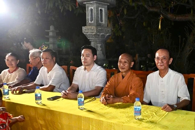Hòa thượng Thích Thanh Điện cùng đại diện chính quyền, các cơ quan, ban ngành địa phương tham dự