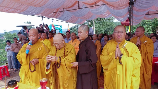 Khóa lễ chú nguyện rót đồng đúc đại hồng chung Khóa lễ chú nguyện rót đồng đúc đại hồng chung