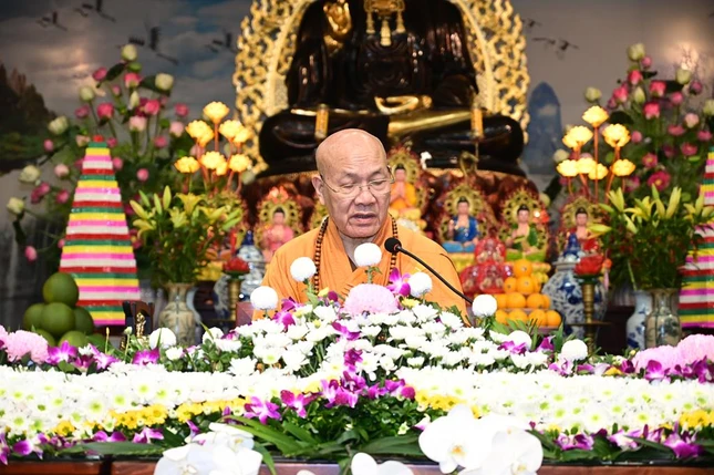 Hòa thượng Thích Quảng Tùng ban đạo từ