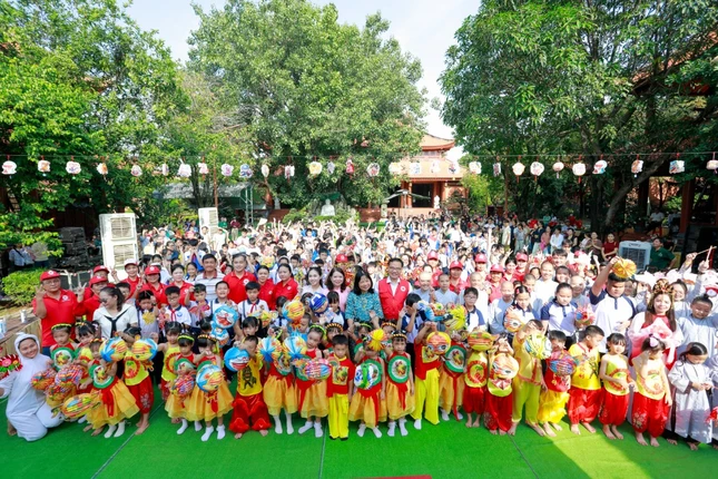 Chương trình Trung thu “Hạnh phúc tuổi thơ” tại chùa Thiên Quang