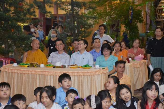 Chư Tăng, đại biểu tham dự Chư Tăng, đại biểu tham dự