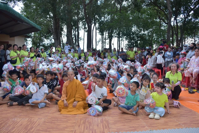 Tại tịnh xá Ngọc Sanh Tại tịnh xá Ngọc Sanh