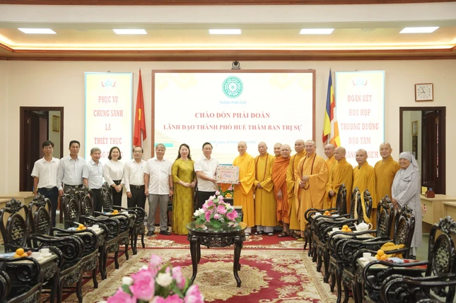 Lưu niệm cùng Ban Trị sự GHPGVN TP.Huế Lưu niệm cùng Ban Trị sự GHPGVN TP.Huế