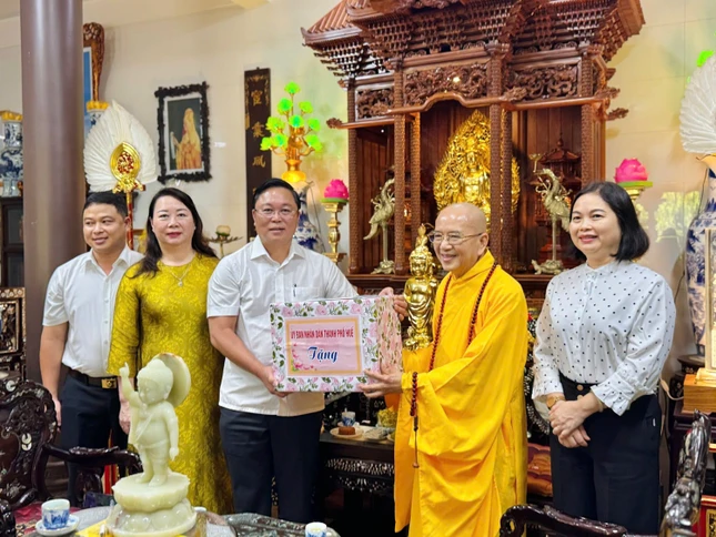 Thăm Hòa thượng Thích Khế Chơn tại chùa Thiên Minh Thăm Hòa thượng Thích Khế Chơn tại chùa Thiên Minh