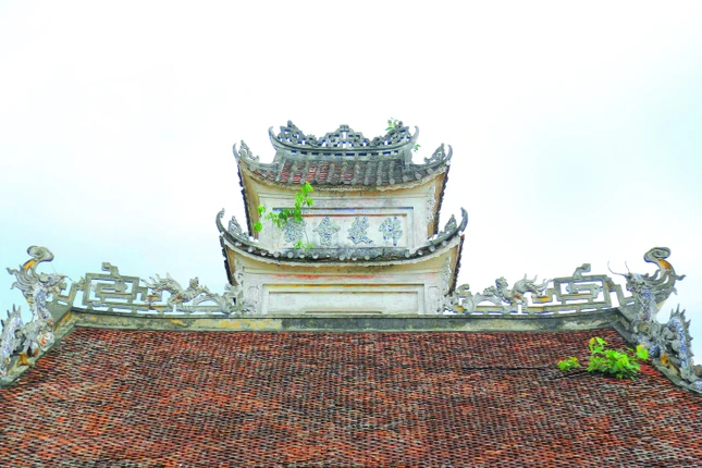 Mái chùa Cổ Lễ; Điện Thiên thủ Thiên nhãn (Hội quán đường); Đền Mẫu trong khuôn viên chùa Cổ Lễ hiện nay Mái chùa Cổ Lễ; Điện Thiên thủ Thiên nhãn (Hội quán đường); Đền Mẫu trong khuôn viên chùa Cổ Lễ hiện nay