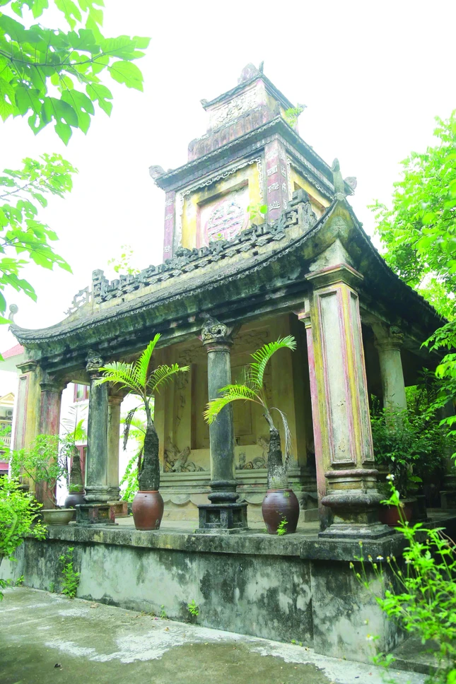 Tháp Hòa thượng Thích Quang Tuyên; Tháp Hòa thượng Thích Thế Long Tháp Hòa thượng Thích Quang Tuyên; Tháp Hòa thượng Thích Thế Long