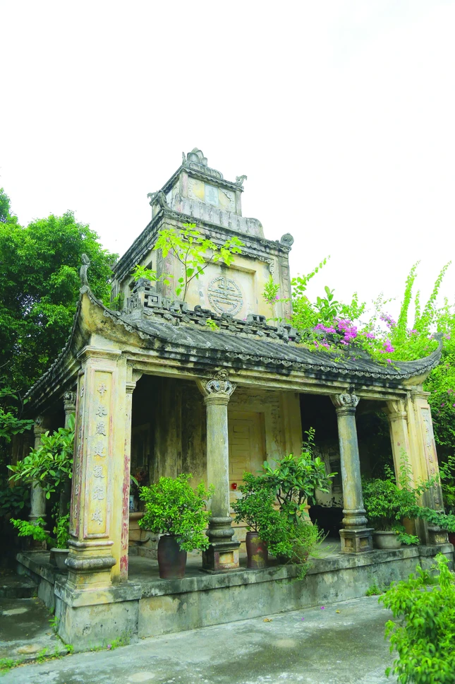 Tháp Hòa thượng Thích Quang Tuyên; Tháp Hòa thượng Thích Thế Long Tháp Hòa thượng Thích Quang Tuyên; Tháp Hòa thượng Thích Thế Long