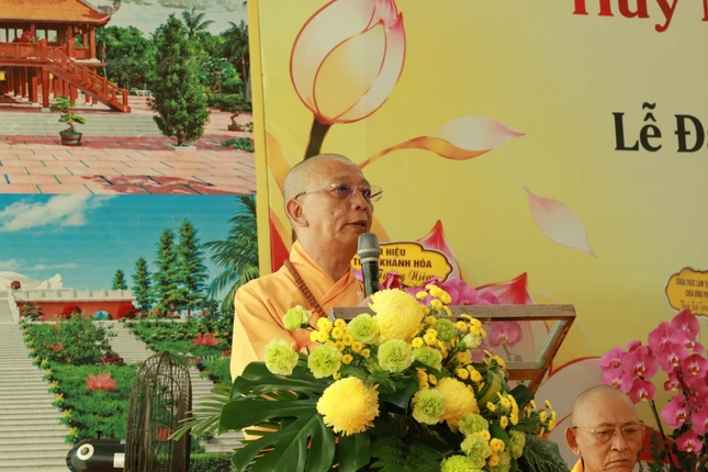 Thượng tọa Thích Quảng Tuấn phát biểu