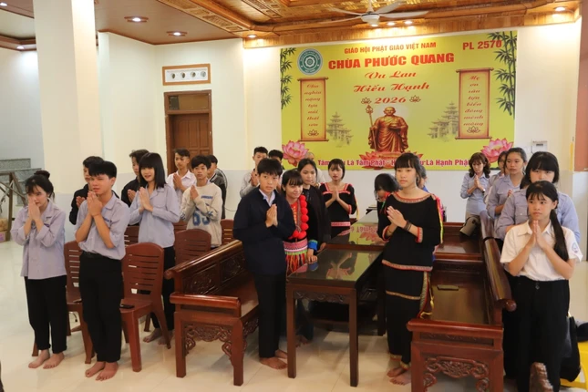 Chương trình trao học bổng được Phân ban Phật tử Dân tộc Trung ương duy trì xuyên suốt quá trình học tập của các em