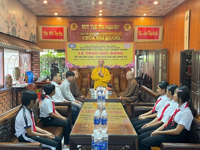 Thượng tọa Thích Quảng Tuấn phát biểu