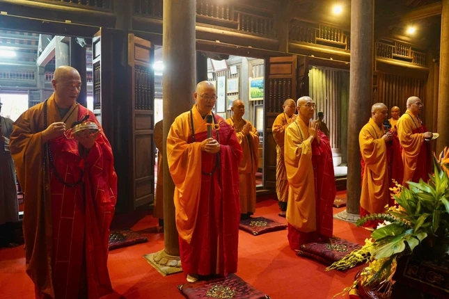 Dâng hương lễ Phật, lễ Tổ