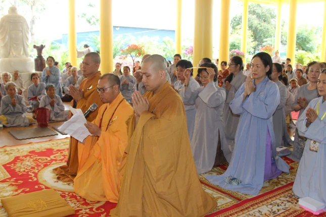 Trang nghiêm khóa lễ