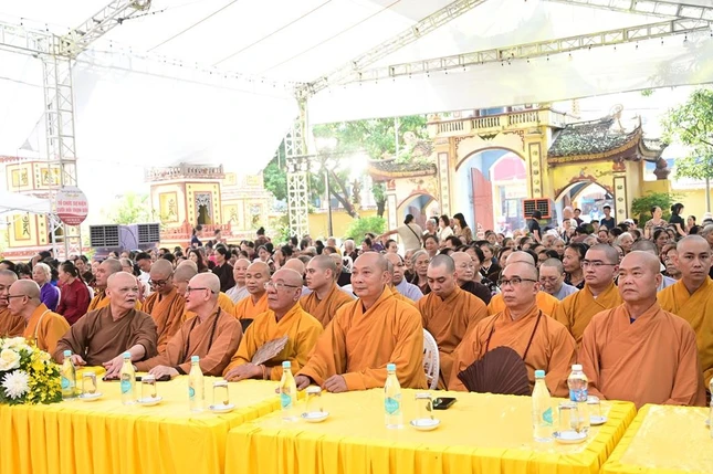 Chư tôn đức tham dự