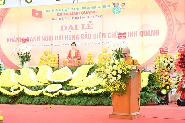 Thượng tọa Thích Tục Bách ban đạo từ