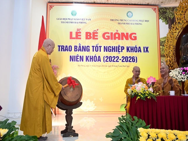 Hòa thượng Thích Quảng Tùng đã khởi trống khai giảng khóa X, niên khóa 2026-2030