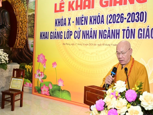 Hòa thượng Thích Quảng Tùng ban đạo từ