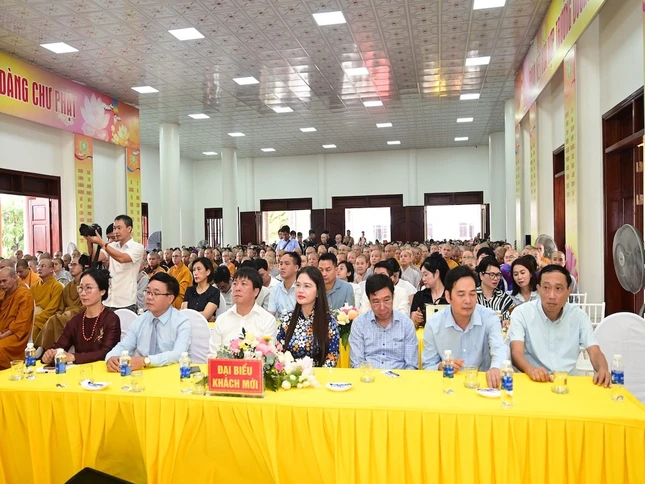 Đại biểu khách mời tham dự