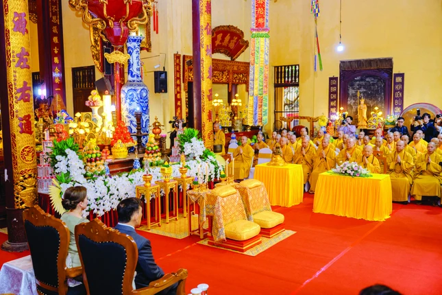GHPGVN đón tiếp Quốc vương và Hoàng hậu Thái Lan tại chùa Quán Sứ, Hà Nội - Ảnh: Đăng Huy
