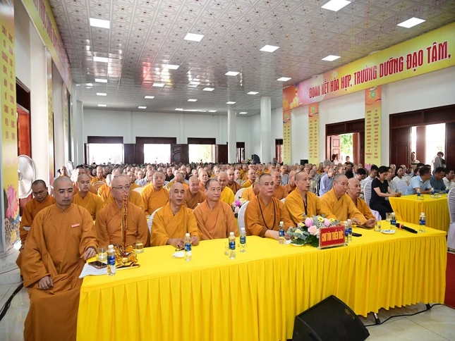 Chư tôn đức tham dự