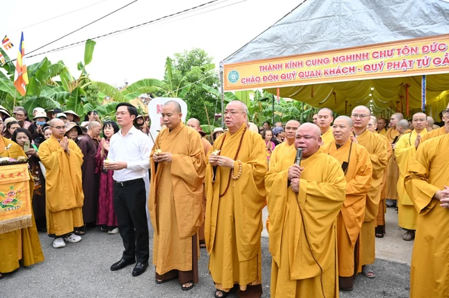 Chư tôn đức cử hành khóa lễ tâm linh