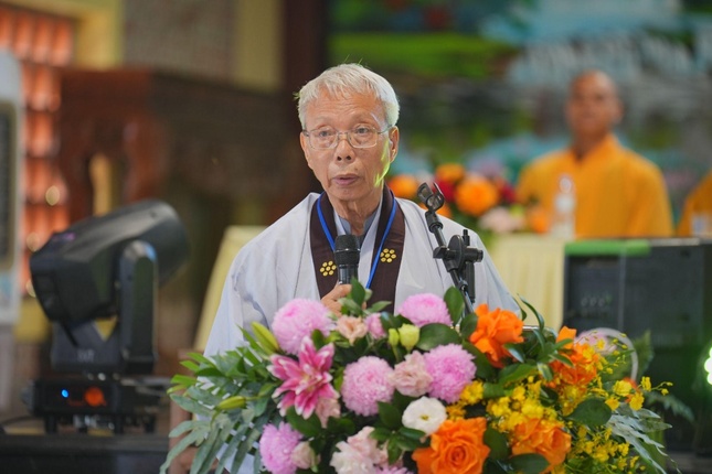 Đại diện Đạo tràng Pháp Hoa miền Bắc báo cáo quá trình tu học và hoạt động của đạo tràng