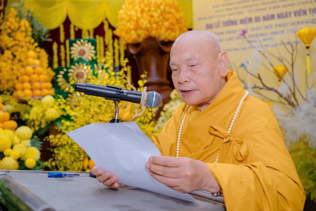 Trưởng lão Hòa thượng Thích Thiện Nhơn tuyên đọc lời tưởng niệm của Trung ương GHPGVN