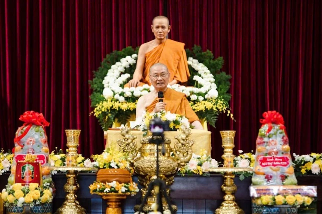 Trưởng lão Hòa thượng Viên Minh đạo từ tại buổi lễ