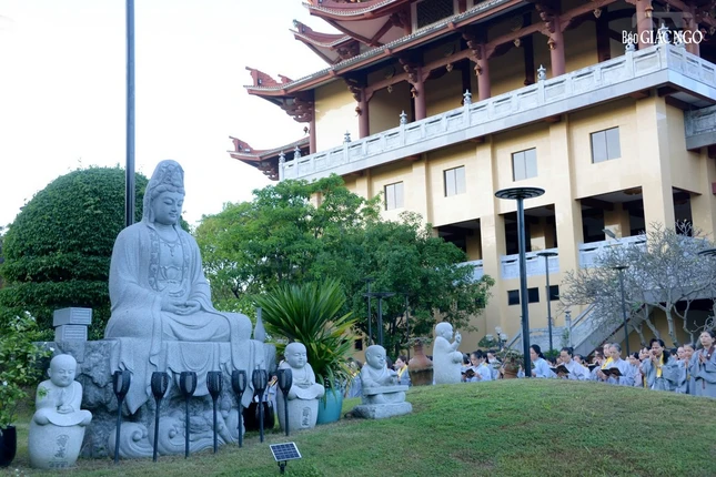 Ngày 19-9 âm lịch là ngày xuất gia của Đức Quán Thế Âm Bồ-tát - một trong ba ngày vía lớn của Ngài trong năm