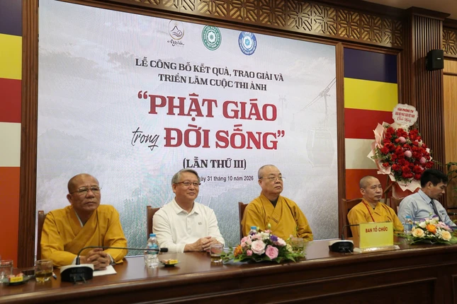 Lễ công bố, trao giải cuộc thi ảnh “Phật giáo trong đời sống” lần thứ III và khai mạc triển lãm diễn ra tại chùa Quán Sứ