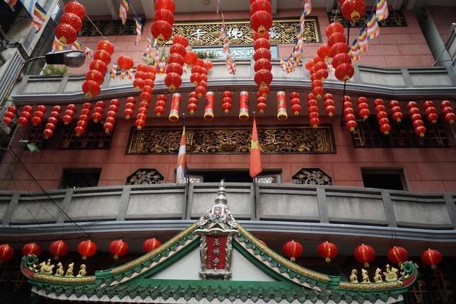 Chùa Vạn Phật - ngôi chùa quen thuộc với các sinh hoạt tín ngưỡng của đồng bào người Hoa tại thành phố