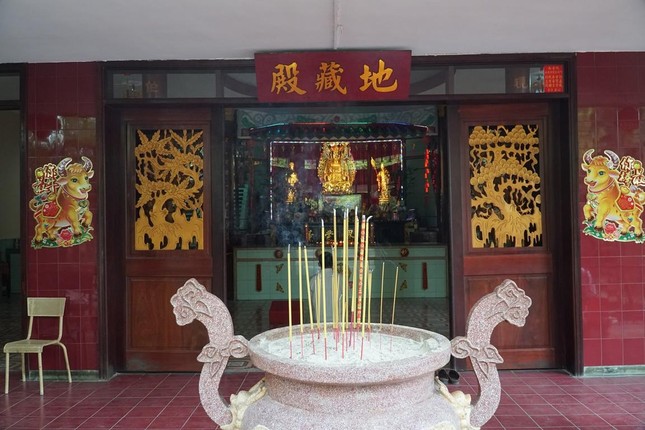 Điện Địa Tạng - nơi tôn thờ tiền nhân công đức và chư hương linh ký tự