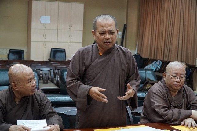 Thượng tọa Thích Chơn Minh báo cáo công tác nội trú tại Học viện Thượng tọa Thích Chơn Minh báo cáo công tác nội trú tại Học viện