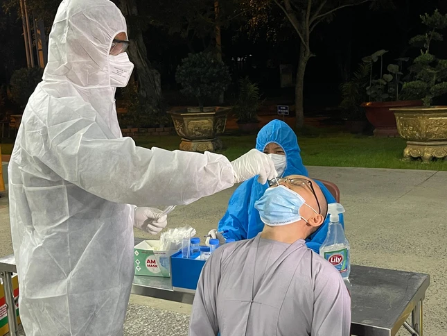 Chư Ni tham gia được lấy mẫu