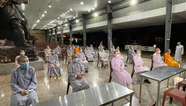 Mọi người tuân thủ nghiêm lệnh giãn cách theo chỉ thị 16