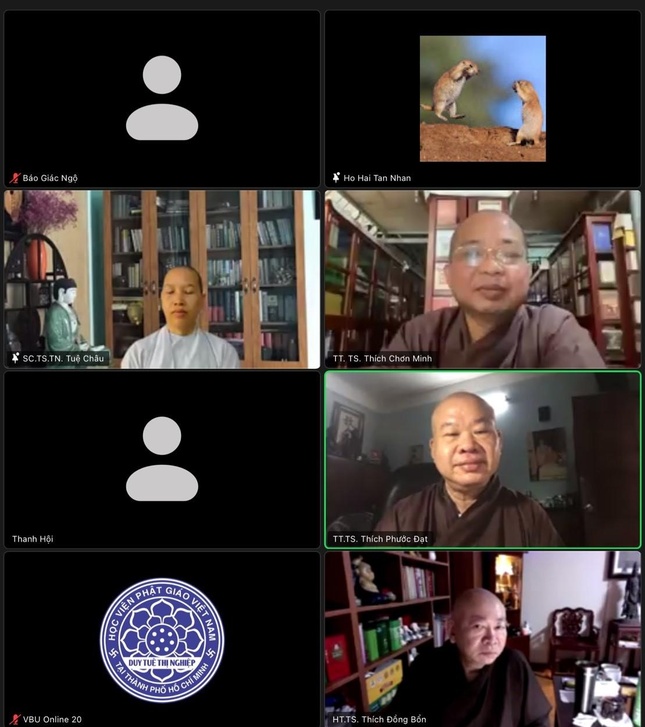 Chư tôn đức Hội đồng Khoa học chấm luận văn sáng ngày 14-10