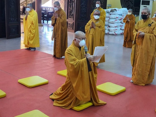 Thượng tọa Thích Đạt Đức cung tuyên tiểu sử của Đại lão Hòa thượng Thích Phổ Tuệ Thượng tọa Thích Đạt Đức cung tuyên tiểu sử của Đại lão Hòa thượng Thích Phổ Tuệ