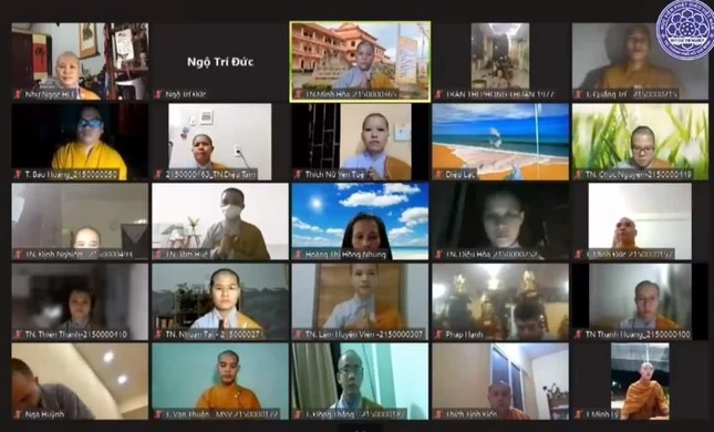 Chư Tăng, Ni và Phật tử tham dự lễ trực tuyến qua ứng dụng Zoom