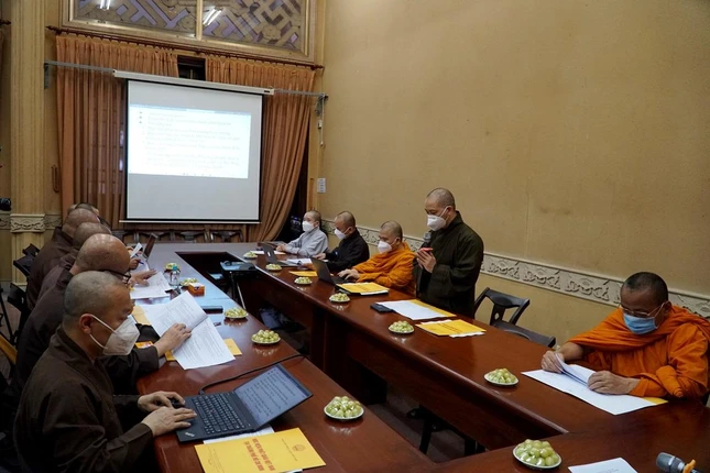Chư tôn đức tham dự phiên họp trực tiếp sau 5 tháng kể từ khi thành phố bùng dịch