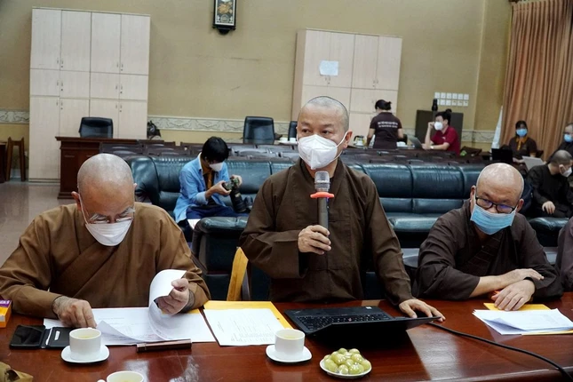 Thượng tọa Thích Nhật Từ báo cáo công tác Hội thảo kỷ niệm 40 năm thành lập GHPGVN