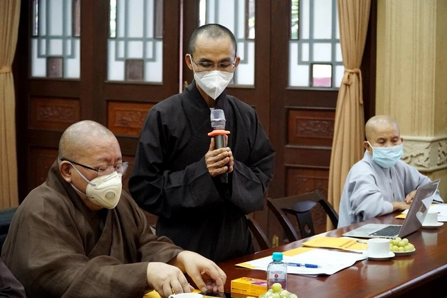 Thượng tọa Thích Phước Lượng báo cáo công tác Nội viện