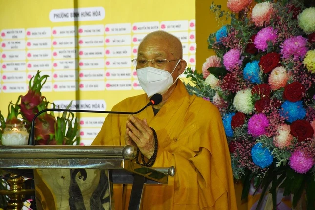 Hòa thượng Thích Minh Thông ban đạo từ