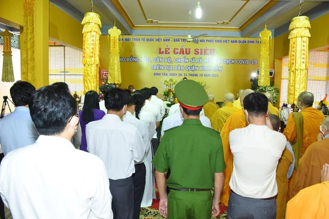 Lễ cầu siêu do Ban Trị sự Phật giáo quận và Ủy ban MTTQVN quận phối hợp tổ chức